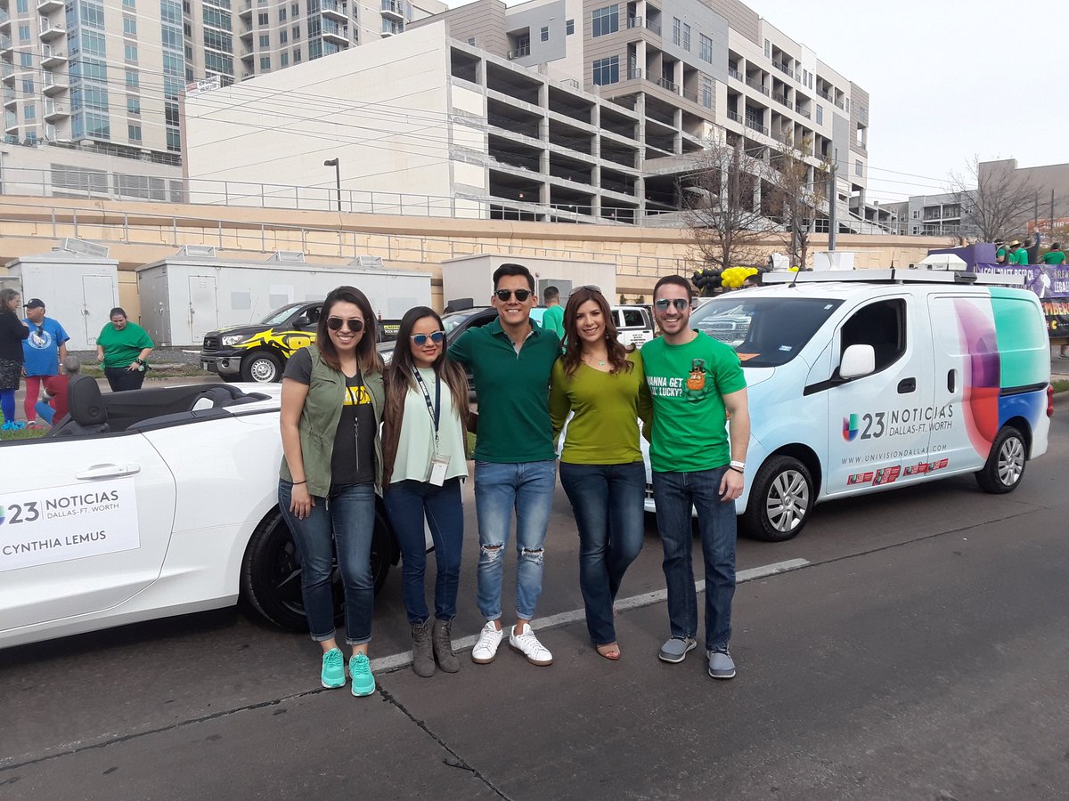 mpinerotv's tweet photo. @UnivisionDallas presente en desfile #SanPatricio #sanpatricks https://t.co/4Fs9RHIcM4