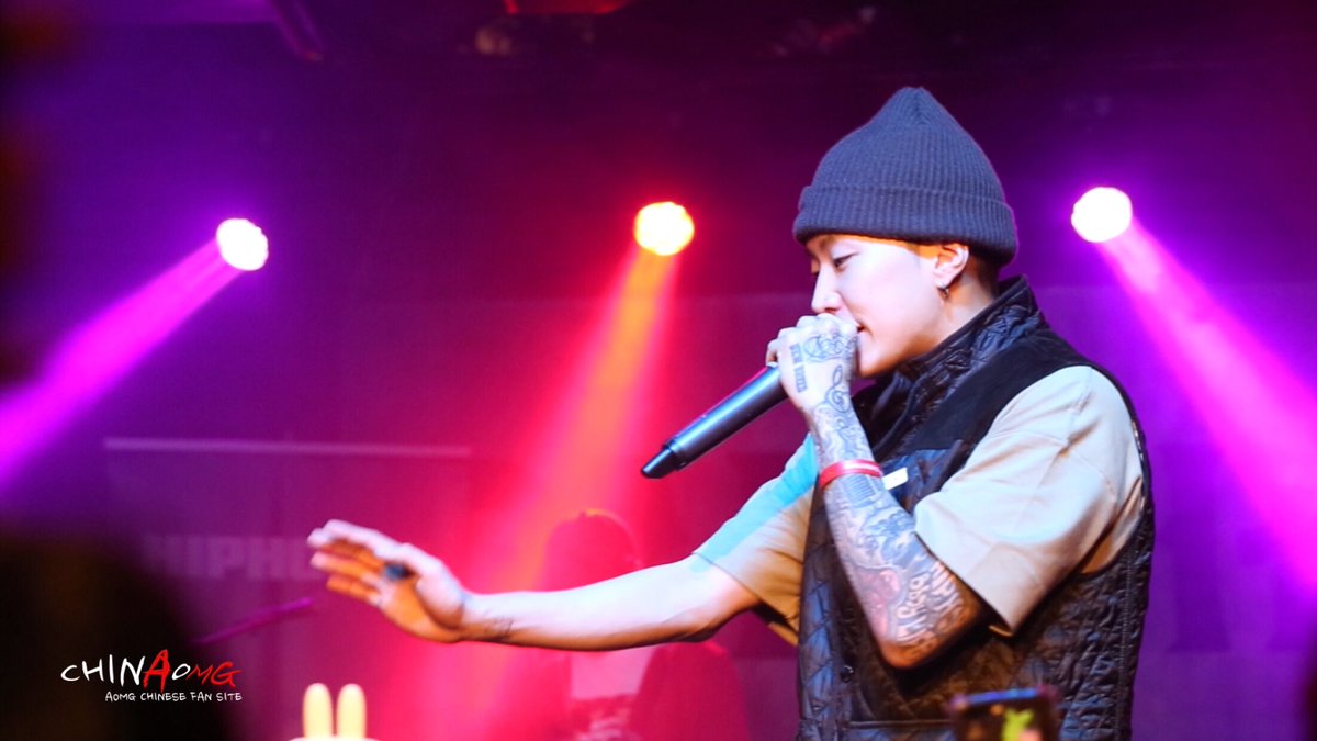 ChinAOMG's tweet photo. 180316 SXSW #박재범 #JayPark 
@JAYBUMAOM 
👑 https://t.co/LYWwYYB9nL