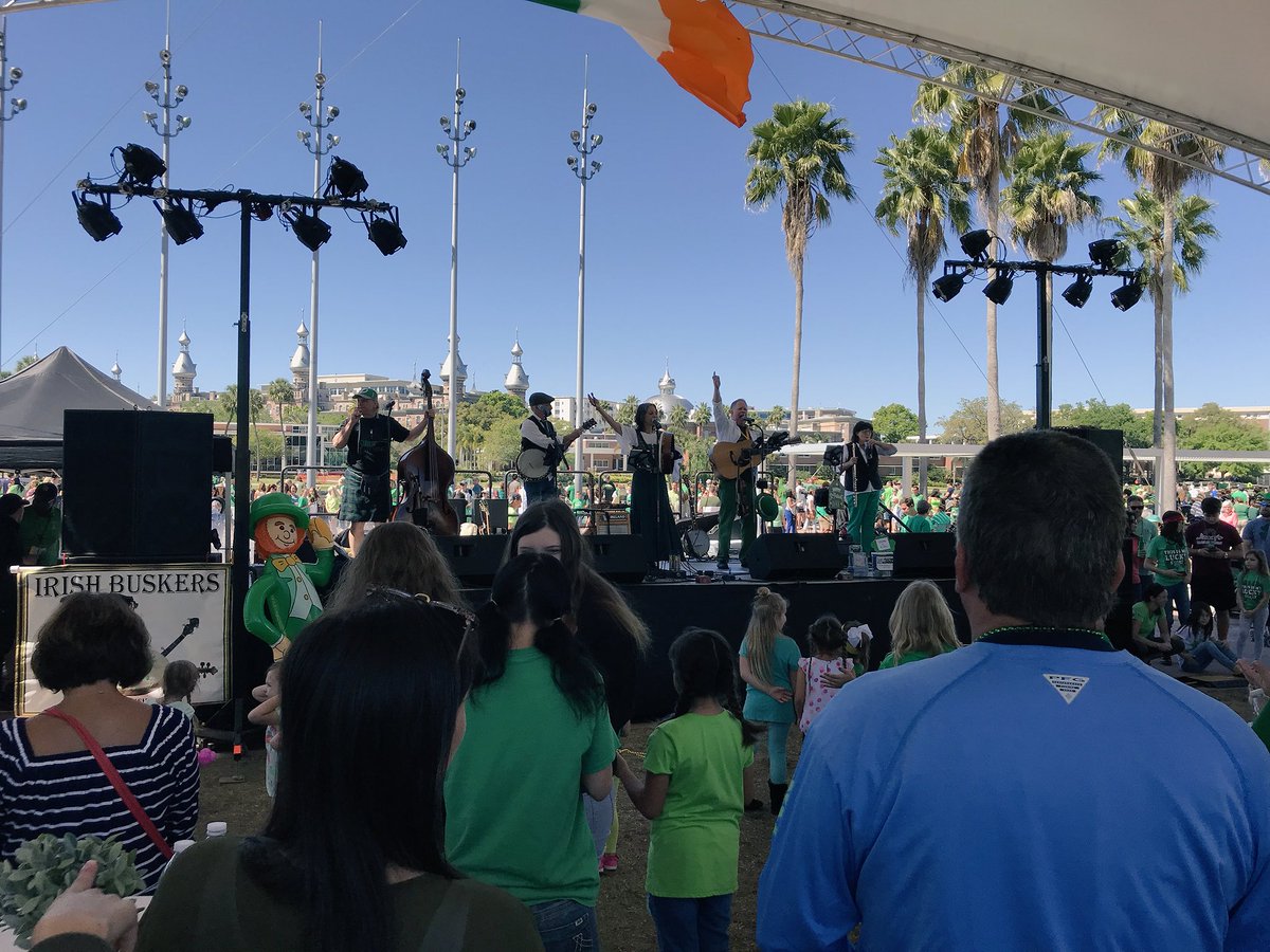 BobBuckhorn's tweet photo. It’s a beautiful day for the Mayor’s #RiverOGreen Fest! Join me in Curtis Hixon for all of the #StPatricksDay fun until 5pm! https://t.co/SGXDGDlix1