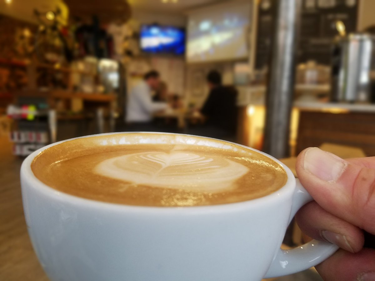 hostecc's tweet image. End of ride coffee.
Milan San Remo on the big screen @Maisonduvelouk #reigate