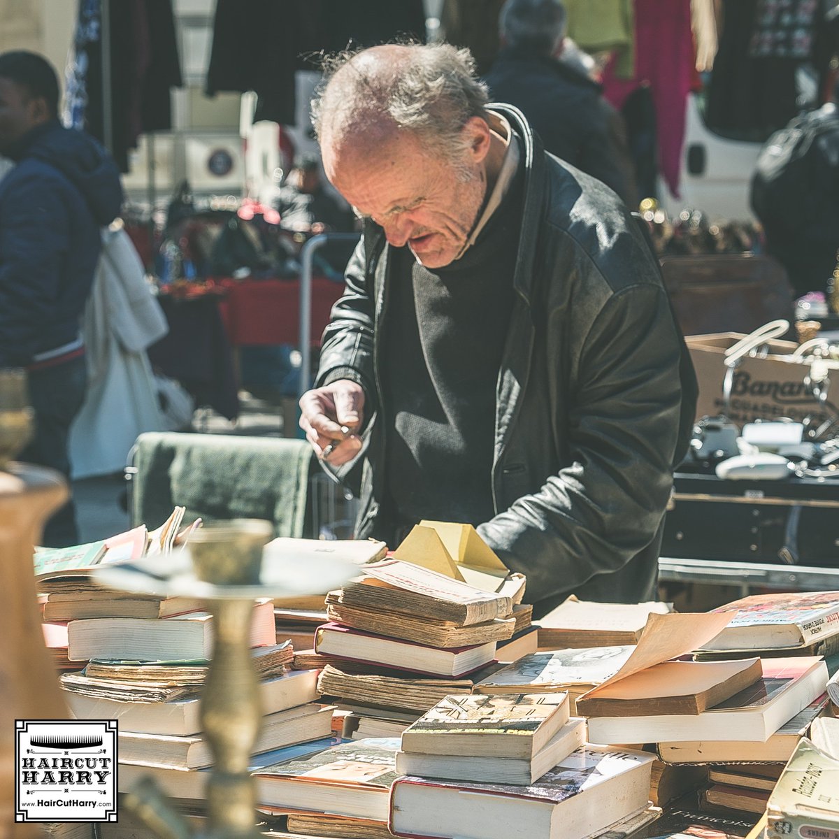 A local weekend flea-market in #Paris #France !  Great for people watching, #StreetPhotography and immersing in local culture.     

#RealMenHCH #RealMen #HaircutHarry #ParisTourism #Explore #RealMenHCH #Travel #Inspire #BeKind #Explore #LiveLife #WanderLust