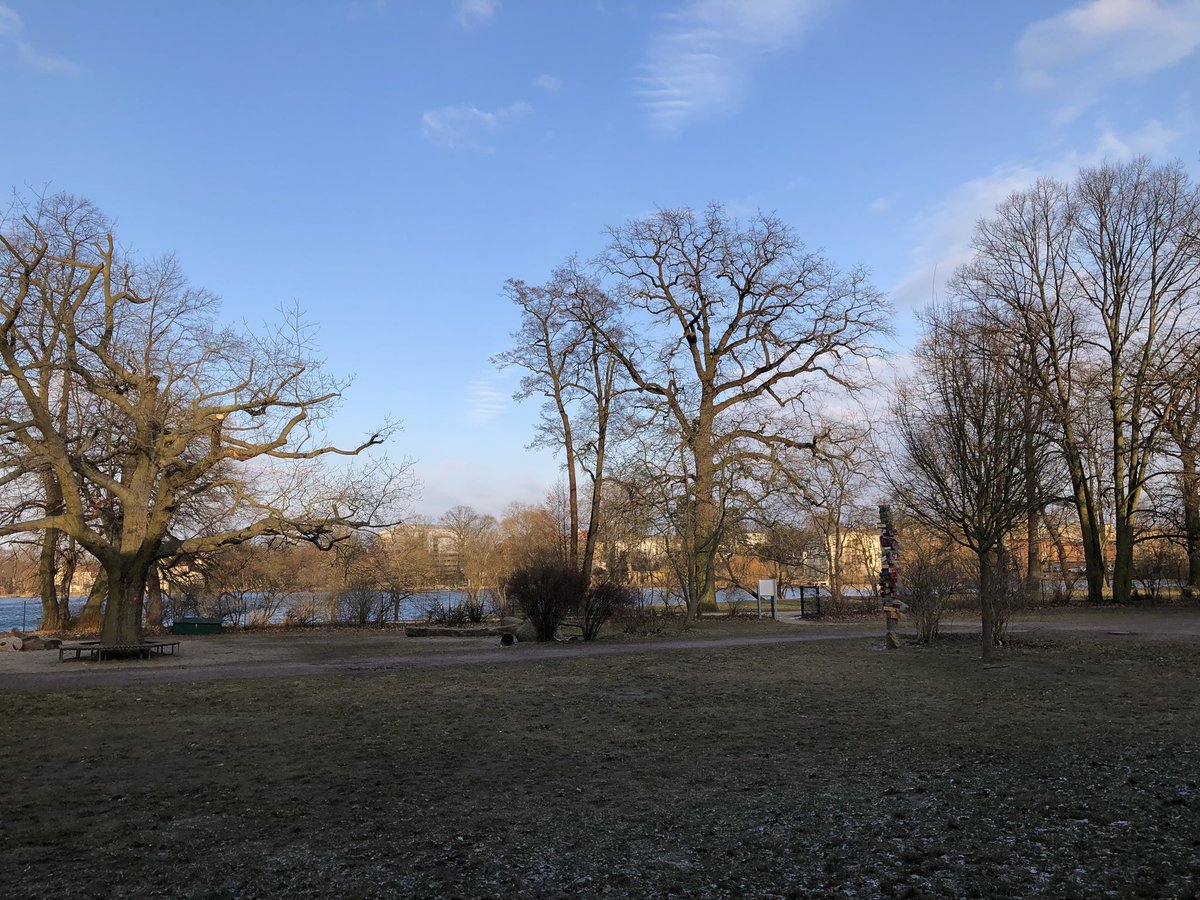 Wow, mehr als 70 Teilnehmende im Alter zwischen 4 Monaten und 74 Jahren – danke für euer Kommen! 

Einen sonnigen Abschluss und einen sturmarmen Heimweg für alle ☺️

Am Sonntag, 25. März, findet Teil 2 im <a href="/verschwoerhaus/">-</a> in Ulm statt ✍️ <a href="/okfde/">Open Knowledge Foundation Deutschland</a> @BMFSFJ