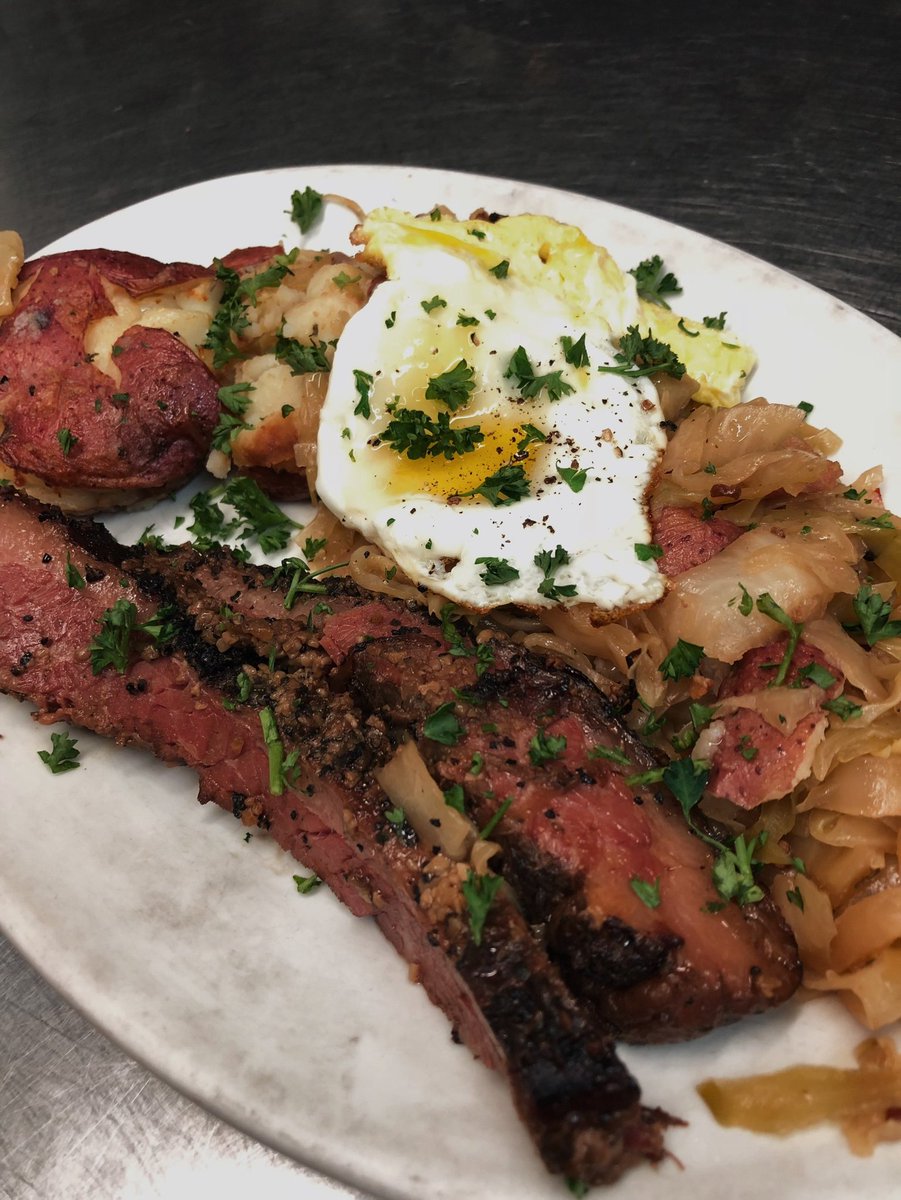 The Avenue Pub tweet media