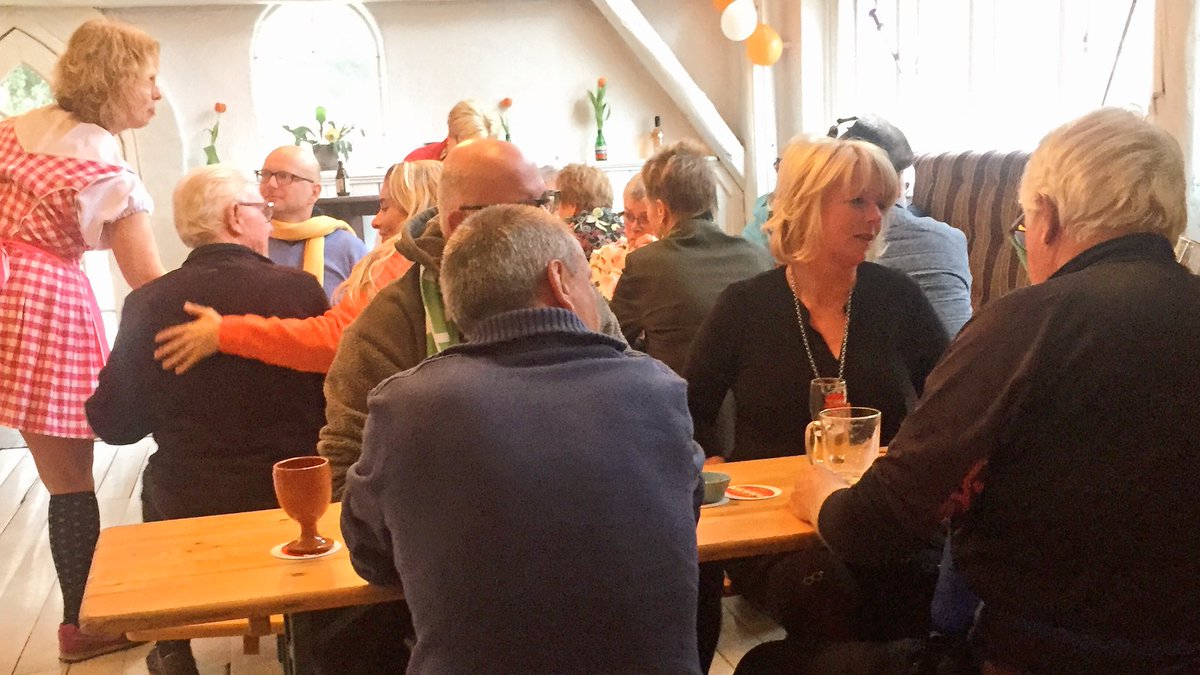 hofhouding's tweet image. Apresski full option! Märzfest is gaande! #ienis50 #biertje!!!