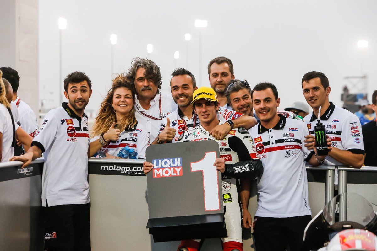 _Nicco23's tweet photo. Pole Position speciale! Prima per il mio Team! Molto contento e soddisfatto💪🏻/ Special Pole Position! First one for my Team! Really happy and satisfied💪🏻 @teamSic58 @VRRidersAcademy @dainese @AGVHelmets https://t.co/r8UM5eNHyT