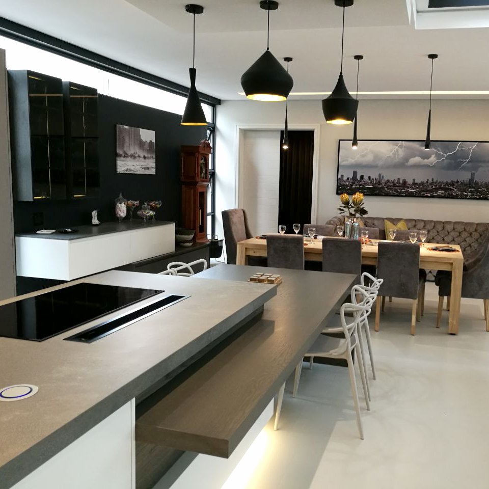 SABC3Topbilling's tweet photo. Congratulations Sheryl Maharaj and architect Buhle Mathole! You two have created a masterpiece of a home! #TopBilling https://t.co/2dZXB4bLEt