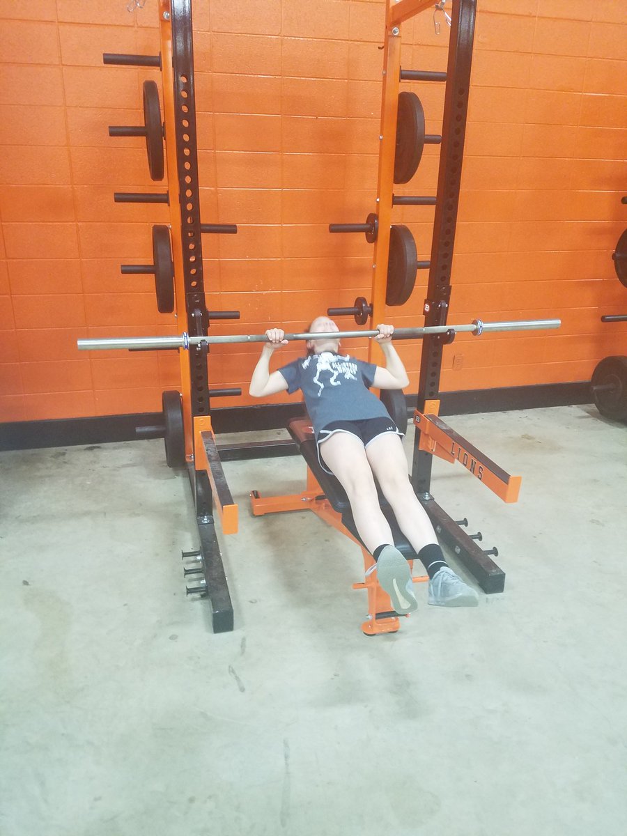brookslionsvb's tweet photo. Horizontal pullup action. #GOLIONS #SESD #BBB2B https://t.co/eSbauxd4sN
