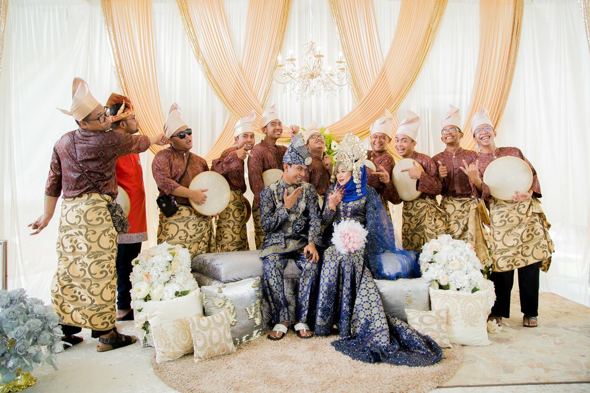 muhdmirza160194's tweet photo. When our pengantin share their beautiful wedding photos with us πππ» Thank you Kak Sheila & Abg Hafiz for the photos! ππππ»
#iniulansekumpulan #mrandmrshafiz #weddingaffair #sgweddingmedia #kompang #dikirbarat #majalahperkahwinan #sgmalayweddingguide https://t.co/oTkBoo8BFw