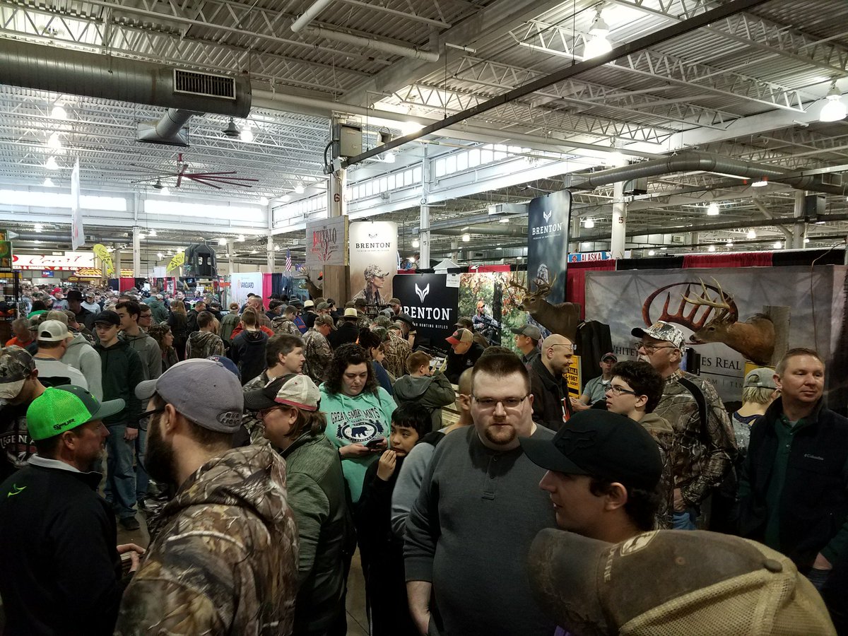 Lots of folks here today! Deer TurkeyExpos #brentonusa #arhunting #ar15 #ohiohunting #firearms #hunting Booth #709!