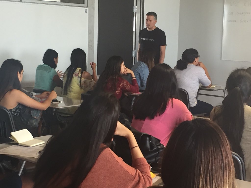 SPerdriset's tweet photo. Taller de Startup con @UtecVentures  Quien es tu público objetivo? Cuál es el problema que quieres solucionar? #chicasgeek @IBM_Peru https://t.co/aHNVBhBWvT