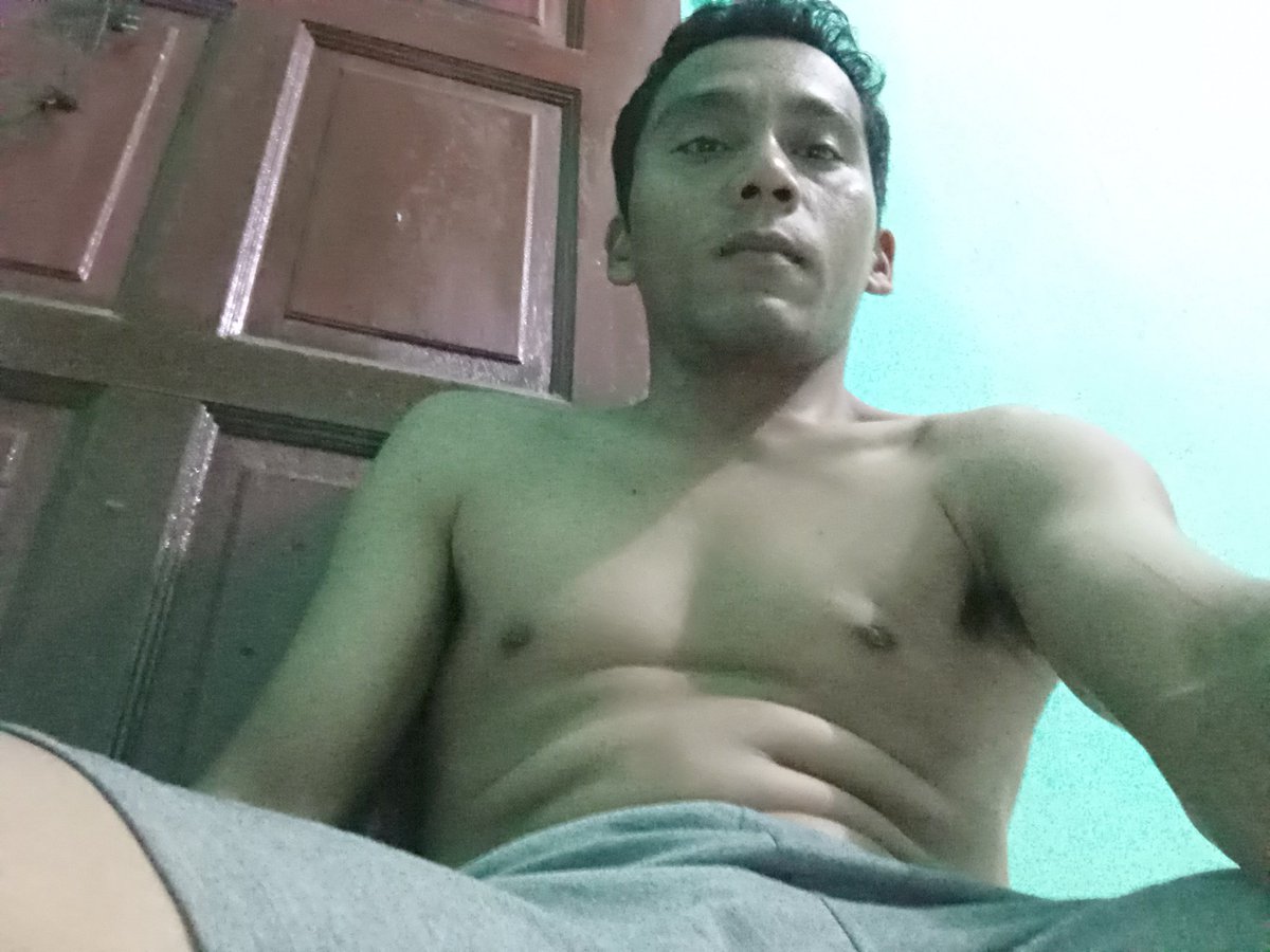 joni_manday's tweet photo. udah jam  12 malam mata Q belum bisa tidur ,apa obat nya ya supaya cepat tidur???? https://t.co/DwxRFbH7QG