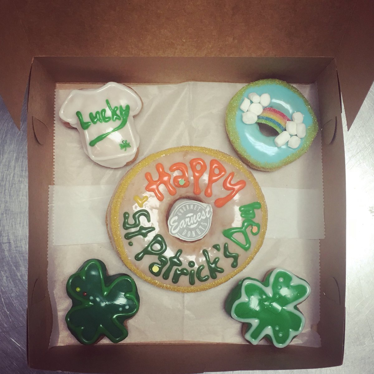 EarnestDonuts's tweet image. Happy St. Patrick’s Day! We’re open until 2pm with St. Paddy’s themed donuts, beignets and fresh local coffee from #Addisoncoffeeroasters.

#earnestdonuts #earneststpatricksdaydonuts #earnestgiantdonuts #earnestrainbowdonuts #localcoffee #customdonuts #birthdaydonuts