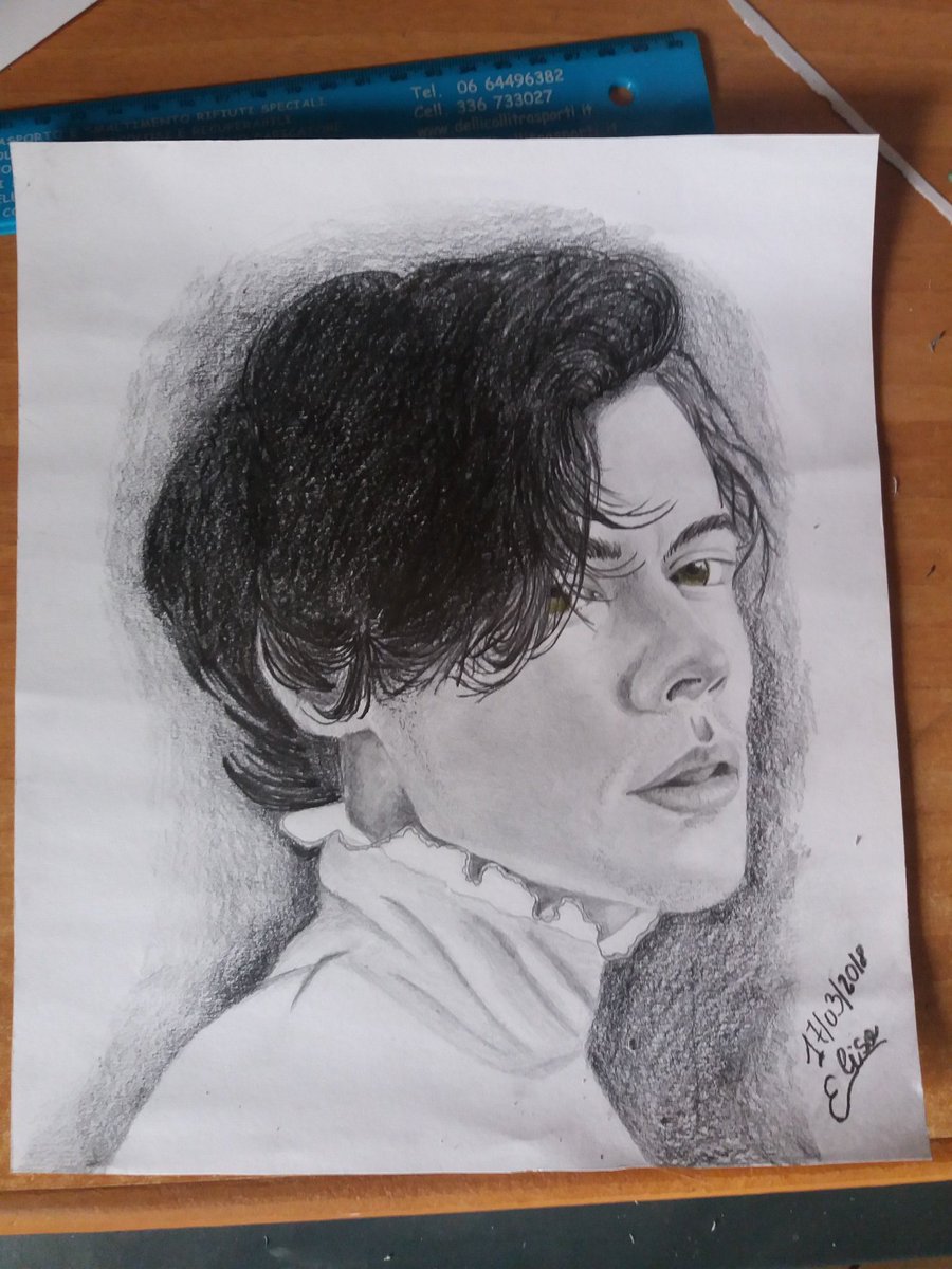 audrey_connor89's tweet photo. Okay, ci son riuscita.

Ma resti comunque troppo bello anche per le mie mani @Harry_Styles

#HarryStyles 
#harrystylesbestfans

@_justanangel 

@sheloveEl11 https://t.co/l7CGrE8DMZ