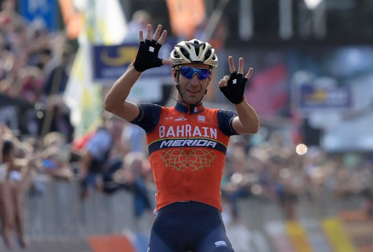Nibali soleert naar de zege in Milaan-San Remo.

procycling.nl/2018/03/17/nib… #milansanremo