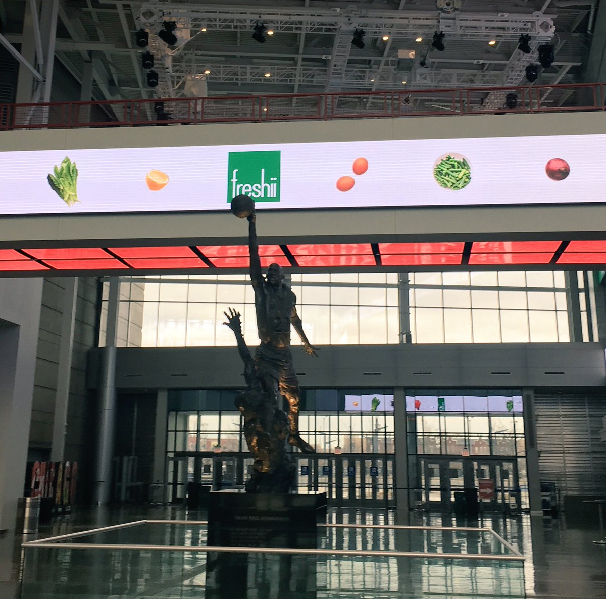 MikeBarbz's tweet image. Thanks for having us @UnitedCenter @NHLBlackhawks @chicagobulls #Chicago