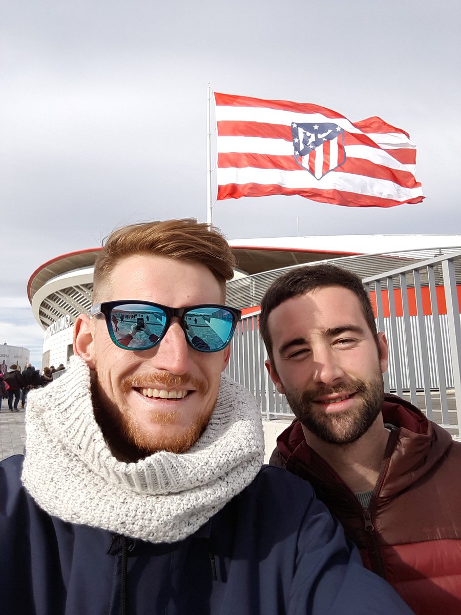 samu_d_lux's tweet photo. Las amistades no caducan! Un gusto compartir grada contigo genio y figura! 👣⚽️🏟 @Roa620 https://t.co/Y3cxw8UoQ6