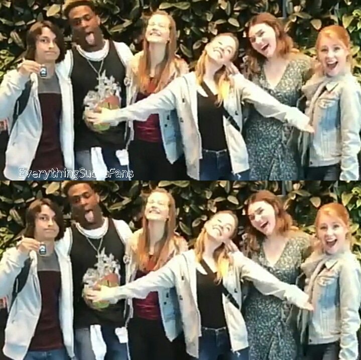 EuphoricBitch's tweet photo. For real guys, everybody is making this week the week for the hashtag #RenewEverythingSucks. Please, in EVERY post you make about the show, tag @Netflix and put the hashtag!!! We can possibily have a new season!!! Spread this please, we all need SEASON 2!!! https://t.co/y0EZGSHGJB