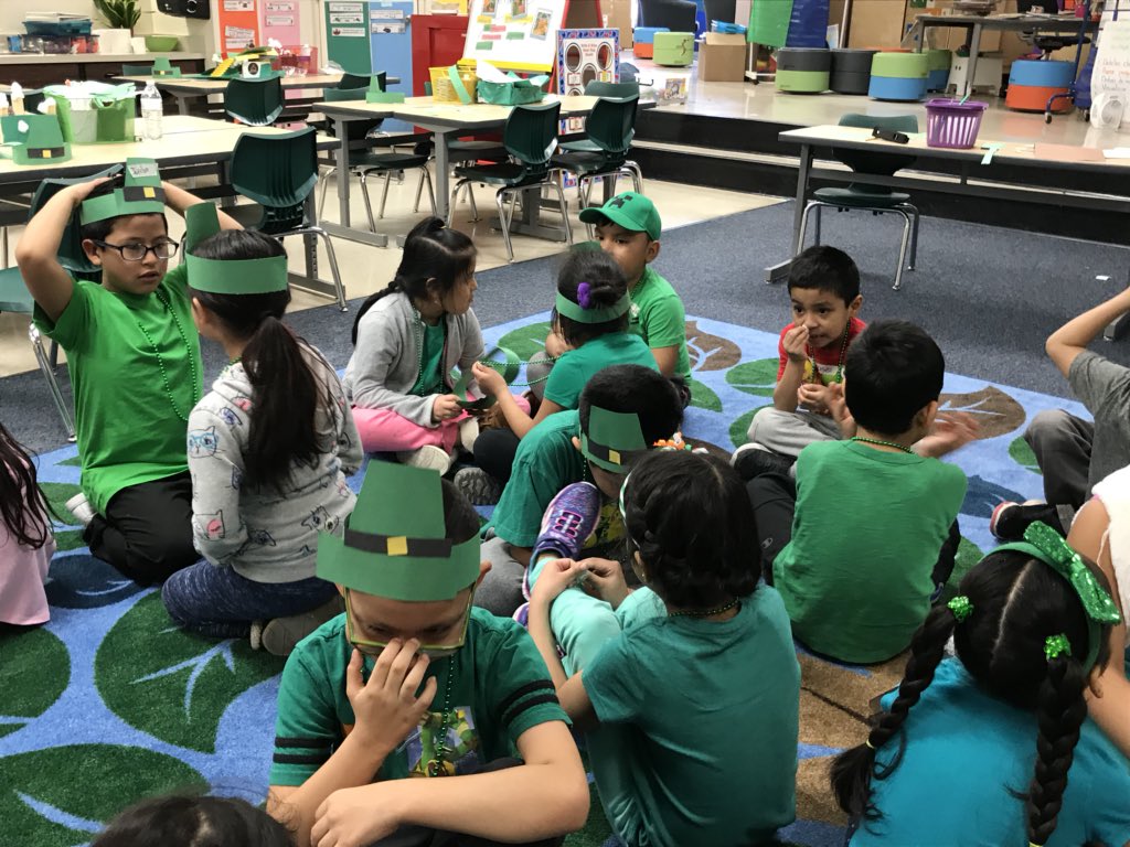 svcoqui's tweet photo. @MPS_Andersen  Celebrating St Patrick’s day with 1st grade Team ☘️🌈💚 https://t.co/iAzGUl96gJ