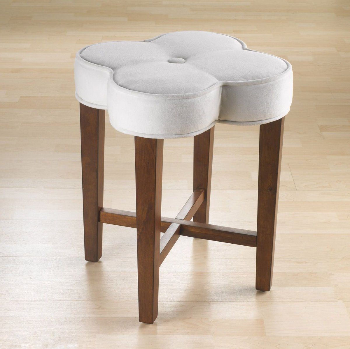 HomeGallery's tweet image. Happy St. Patrick's Day! Our Journey to the Pot O Gold collection includes some of our favorite green, orange, white and gold decor pieces buff.ly/2phb8v8 #StPatricksDay