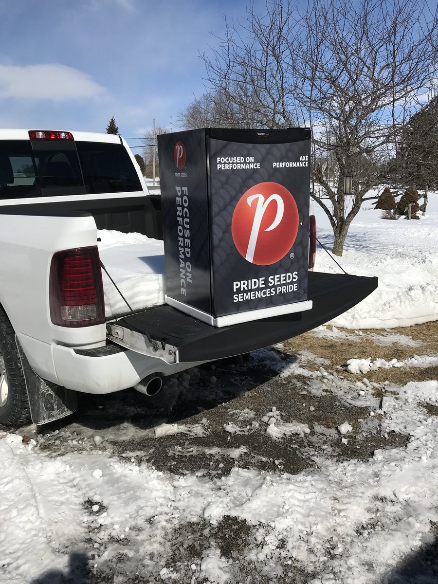 Fergus9's tweet photo. Congratulations Mike Patterson, Mountain, winner of #PRIDESeeds bar fridge @OttawaFarmShow #OVFS18 @PRIDESEEDS @hicountrysupply https://t.co/1fw87IQrDC