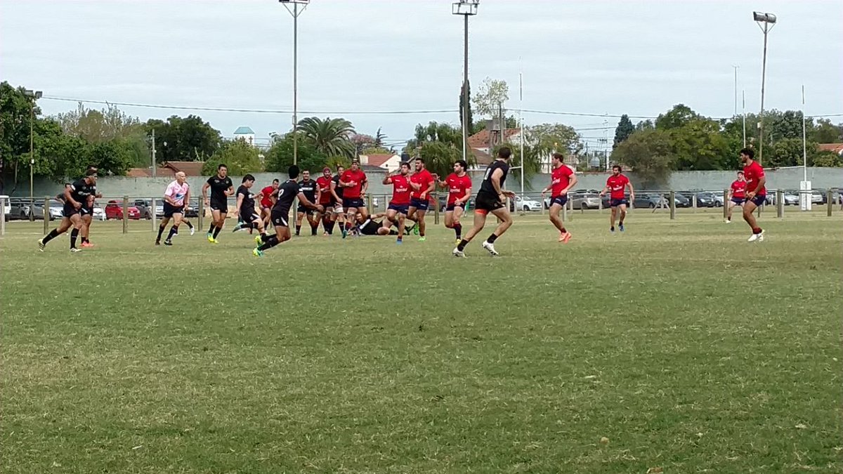 RugbyLine's tweet photo. #EnTodasLasCanchas Ya juega @universitariolp contra la intermedia del @Club_Pucara, en Burzaco. Al término del primer tiempo igualan 12-12.

📸 Gentileza Juan Napolitano @napojj https://t.co/SNJoqDt2QF