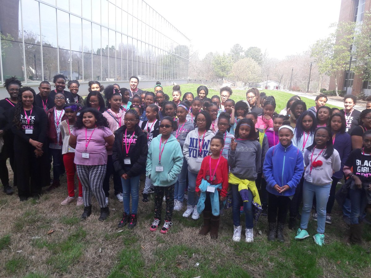volunteerBGCRD's tweet image. Raleigh-Durham let's represent!! #BlackGirlsCODE #bgcbrd2018 #girlstech