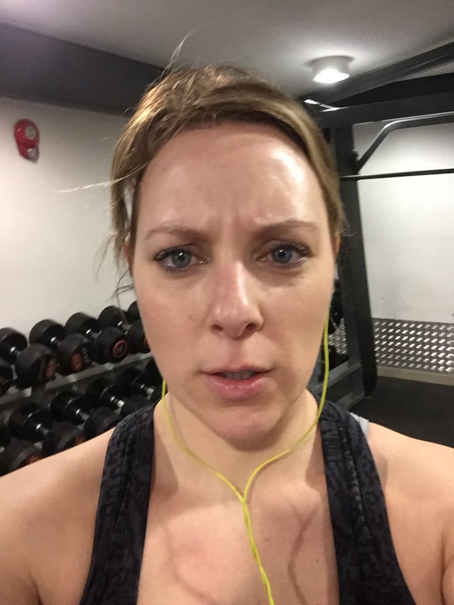 Smashing out some weights on a Saturday #hangover cure #needsmust#saturdayworkout#feelinggood#lovingtheweights#lovethefeeling