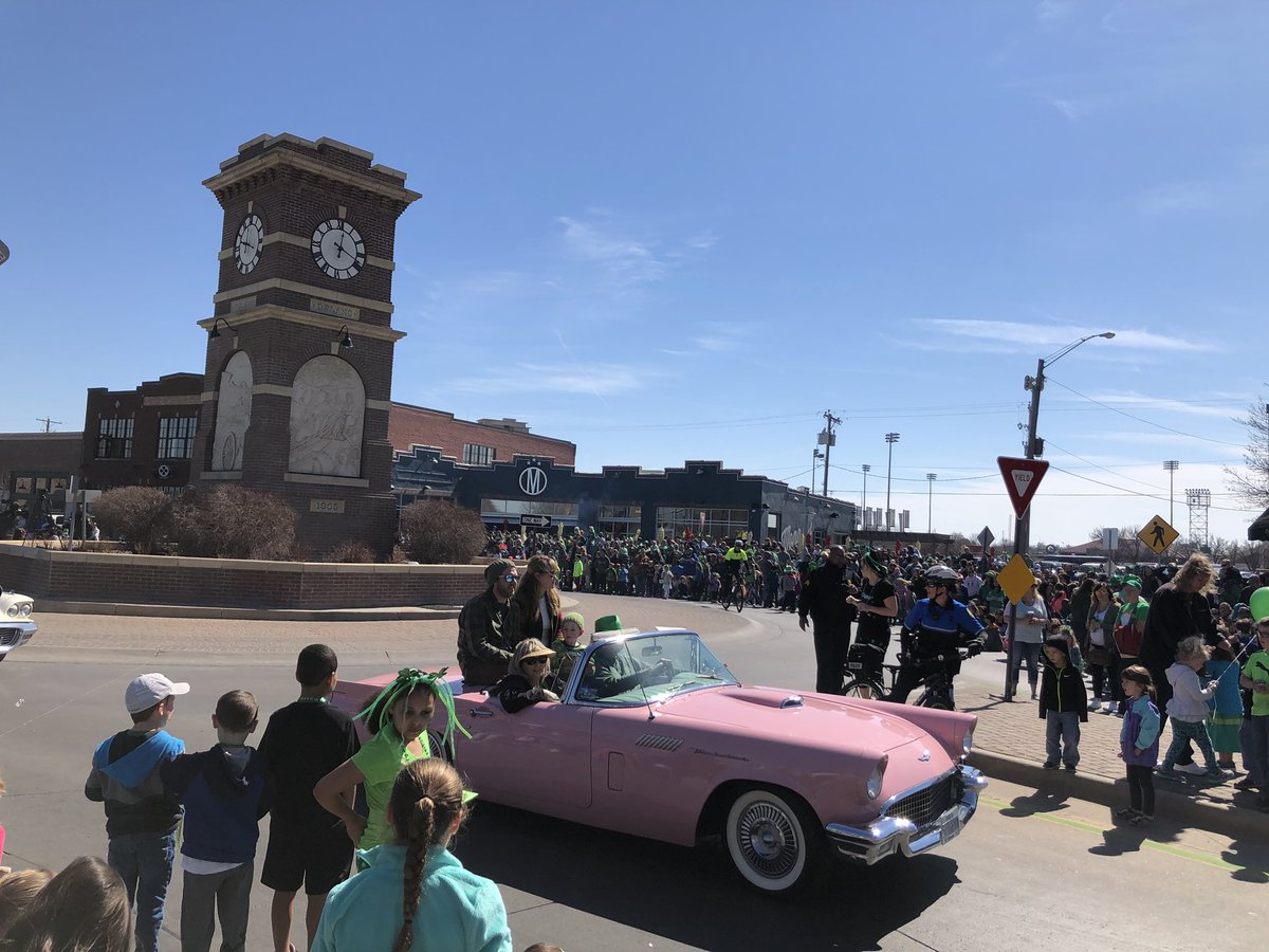 jencoleICT's tweet image. LOVING the @SPatricksParade in @HistoricDelano! ☘️💚 #loveict #StPaddysDay