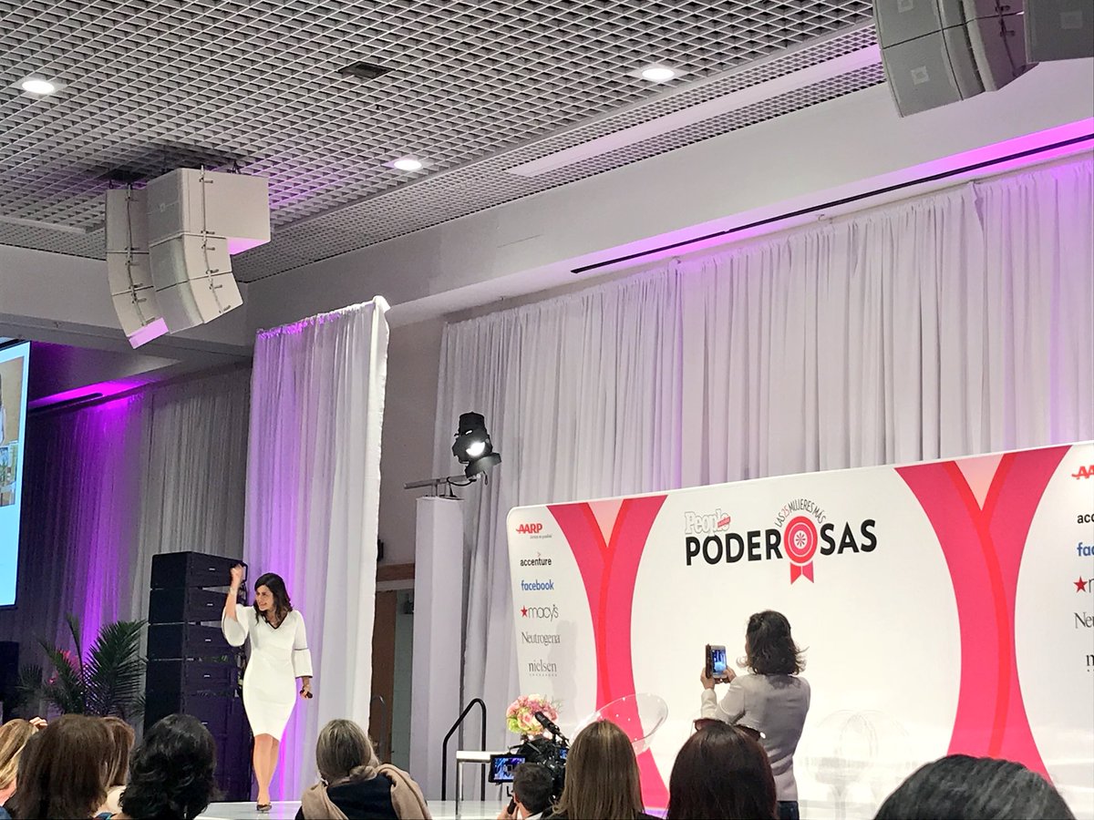 allisonmoraga's tweet image. .@ElaineKingFP habla sobre cómo lograr el éxito financiero #25Poderosas