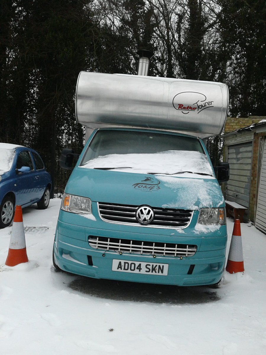 foxyswoodfired1's tweet photo. warm the oven melt the snow -3 outside + 500 inside https://t.co/kuwEPNFeAI