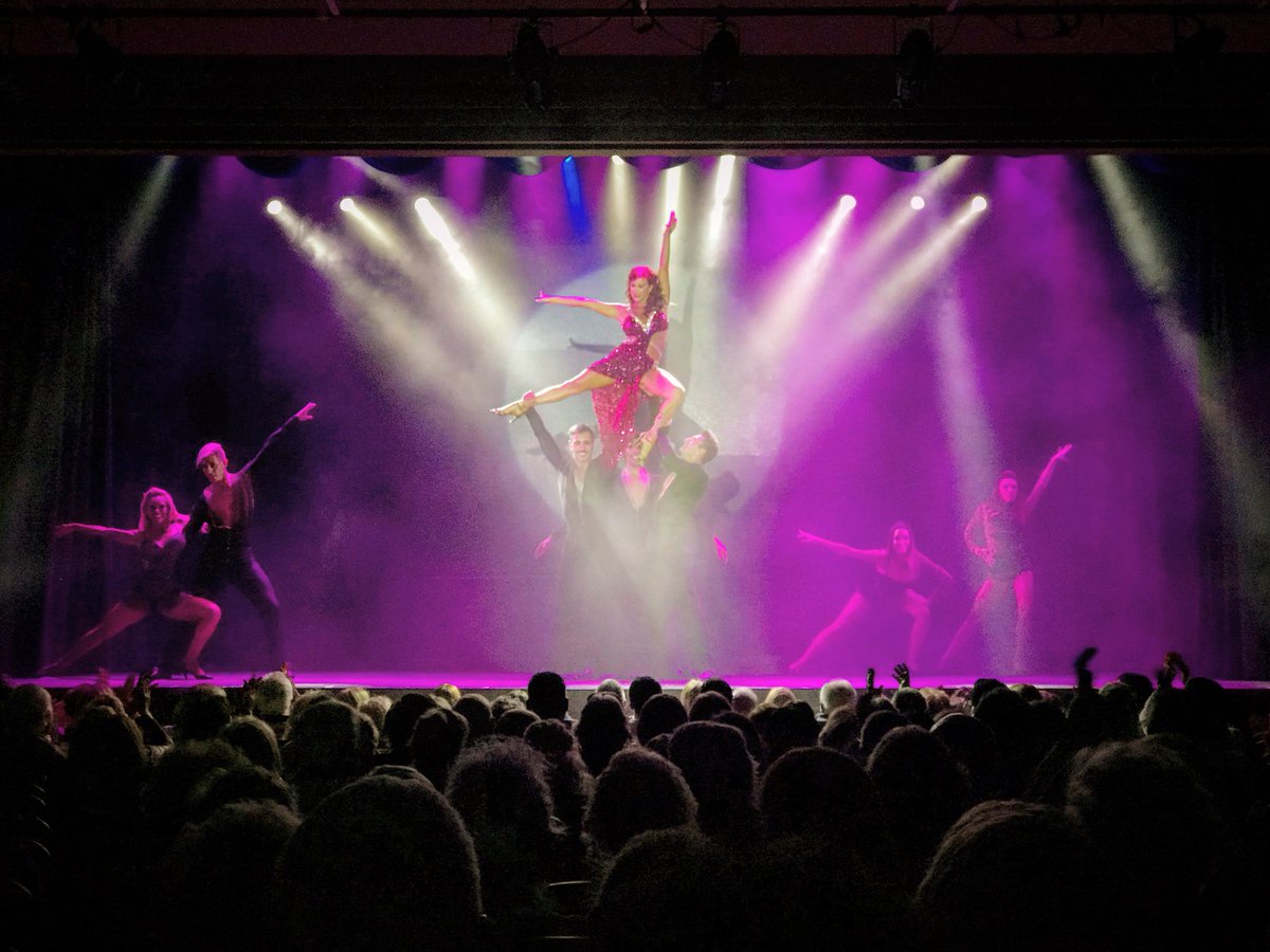 [PERFECTO]
Las luces, la música, la coreografía, los bailarines, el enorme talento de <a href="/valearchimo/">Valeria Archimo</a>. Todos esos ingredientes resultan en un segmento perfecto. Un mágico momento de “MAGNÍFICA”.

⭐️ TEATRO CORRIENTES (MDQ)
⭐️ 22.30 hs
⭐️<a href="/MagnificaMDQ/">Magnifica</a> 
⭐️ #MDQ #MardelPlata