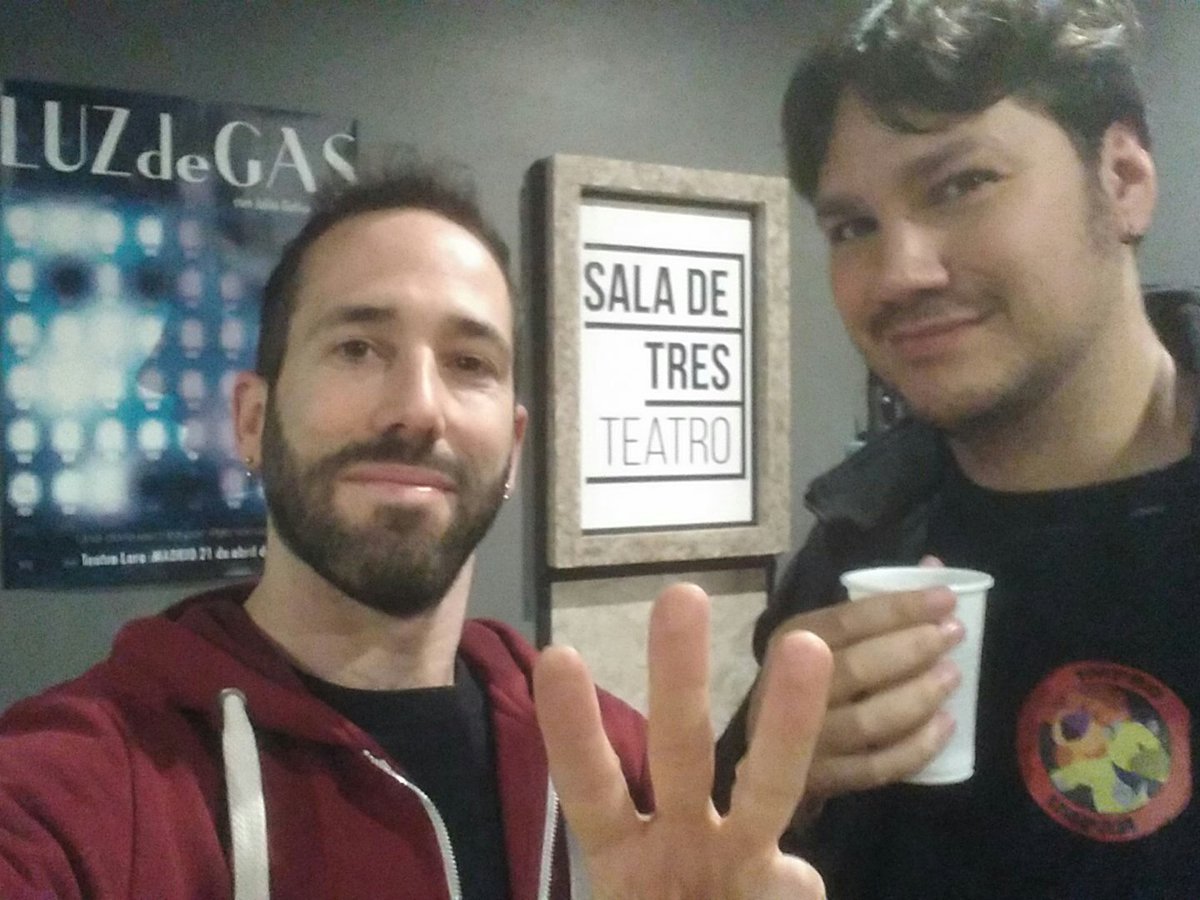 feryjzz_'s tweet photo. Preparados en @saladetres #Santander con @edumoraleda para la función de esta tarde! Hemos tenido que doblar porque se acabaron las entradas!!! #Impro @improimpar #MuchaImpro #XAniversario #10esImpar #3deTres GRACIAS #SalaDeTres https://t.co/xMWmsKeFnZ