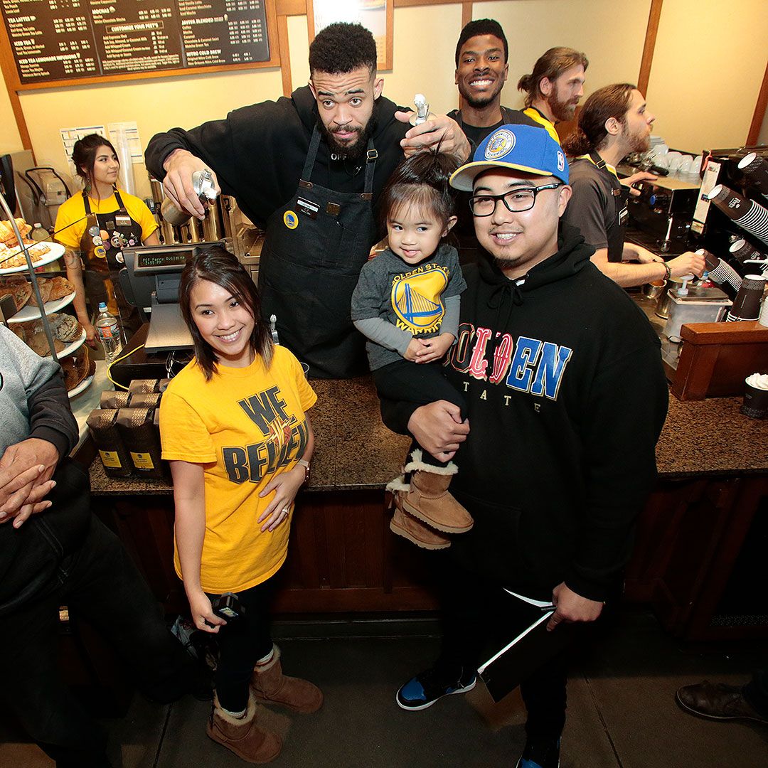 Big thanks to @peetscoffee for having us out for some rainy day shenanigans earlier this week! ☕️ #DubNation https://t.co/cLn2hBzgvt