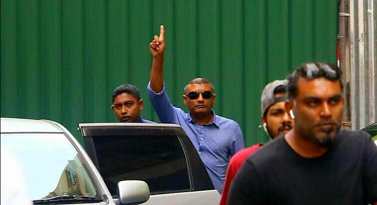 fathimathmuna1's tweet image. It's been 12 days since my brother was #arbitrarily detained in Dhoonidho. No #interrogations yet! Are you waiting for the order?@PoliceMv @hrcm @UNHumanRights @amnesty

#FreeAreefNow 
#FreeAllArrested
#MaldivesInCrisis 
#SoEmv