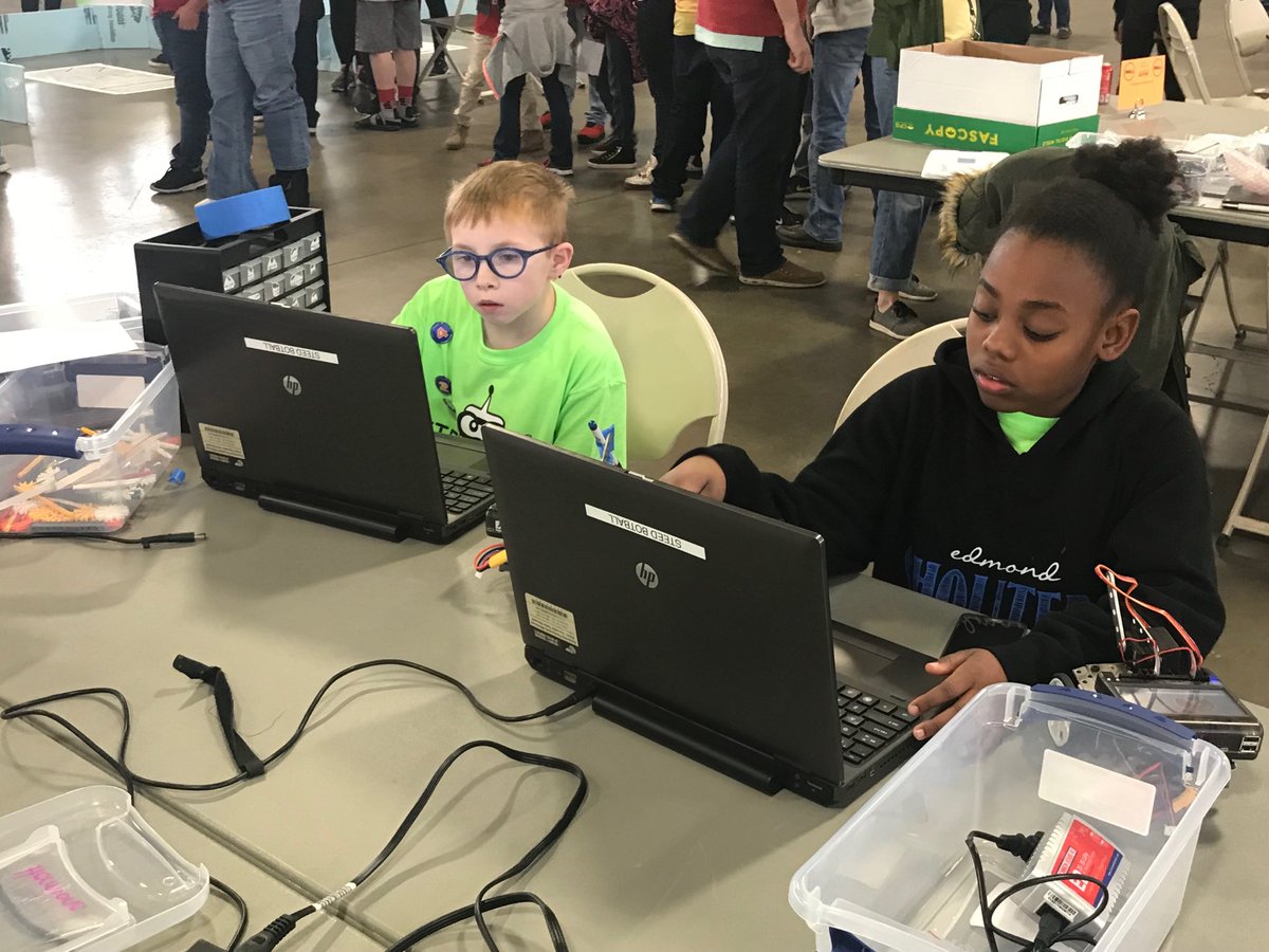 ChrisParadise's tweet photo. One of my favorite comments from a parent today: This makes me want to do more science and math! #BotballIsAwesome #OklaEd #MDPurpose @BotballRobotics #LeadAtSteed https://t.co/TnKeQO7r1v