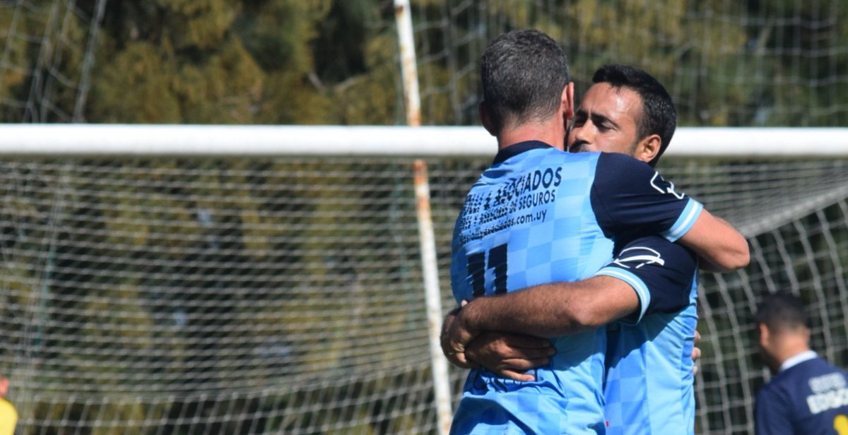 #CopaVeranoMVD Serie 1 +33
Sorpresa y pico. Notarial se impuso 2 a 1 a <a href="/Olimpo_senior/">OLIMPO SENIOR</a> y le sacó el invicto. Los celestes dieron vuelta el marcador y ratificaron su gran momento.
#modoMVD