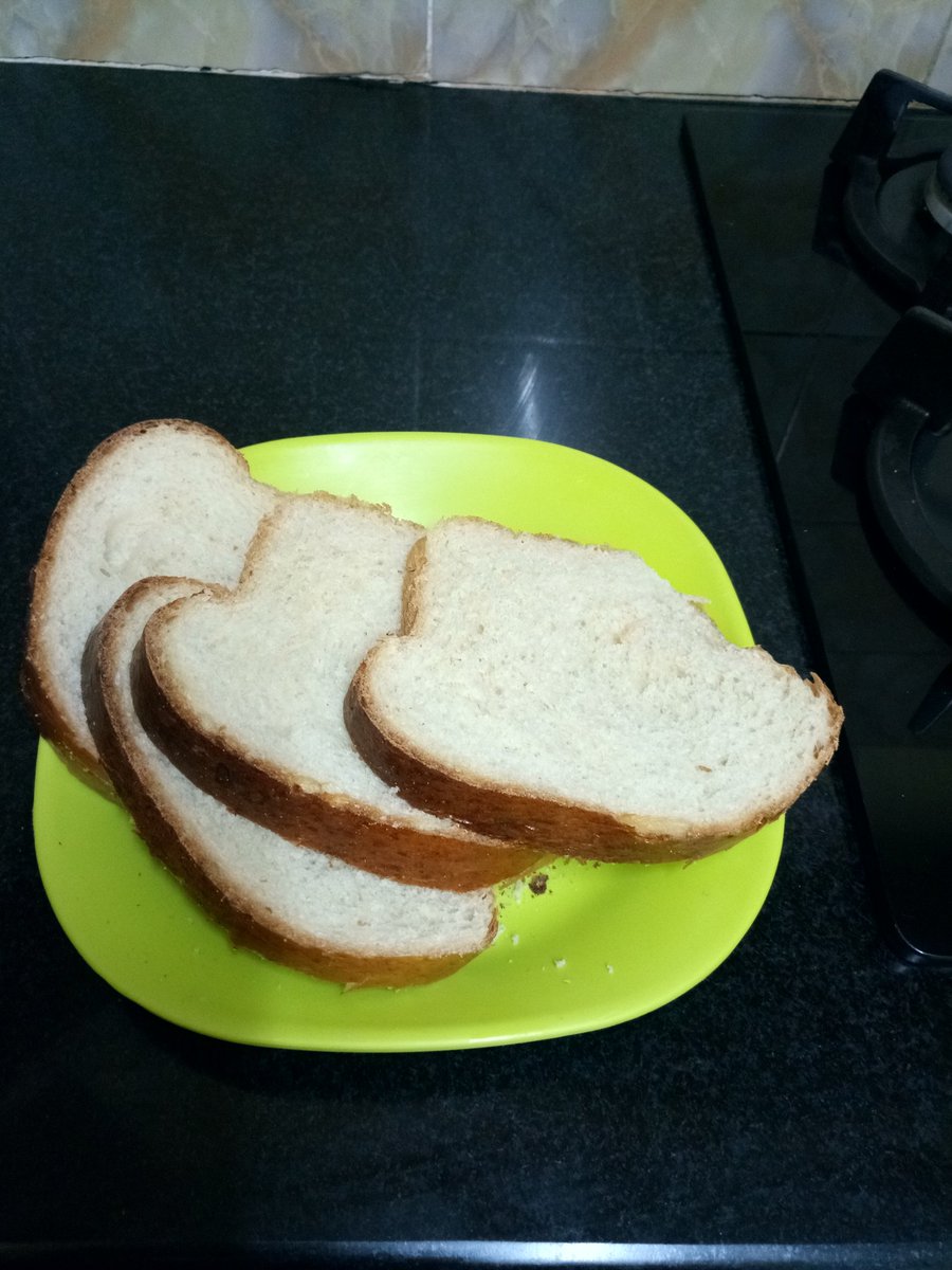 giobunei's tweet photo. Baked a loaf of bread this evening for tomorrow's breakfast but from the look of things, I have to make something else for breakfast tomorrow. #FastDisappearing https://t.co/utmTZ6w9xN