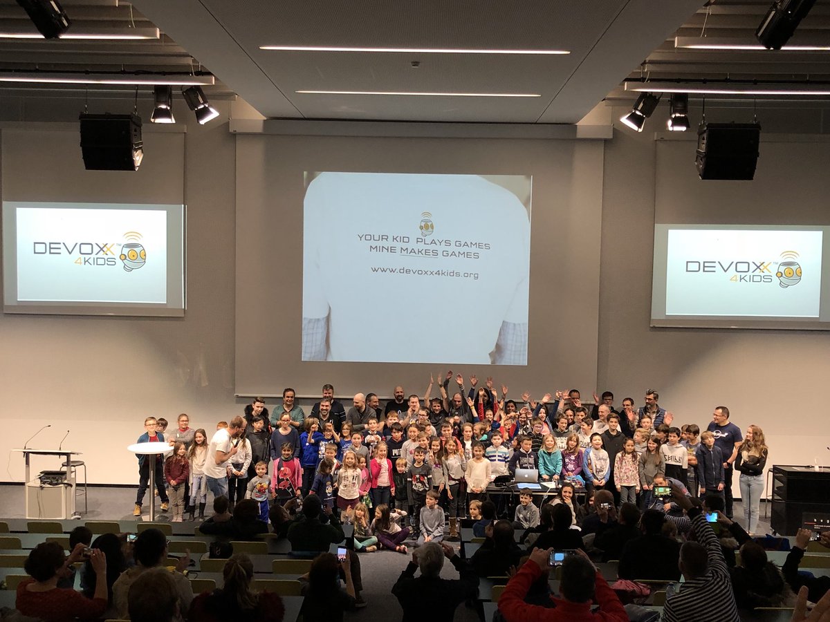 Big up for <a href="/Devoxx4KidsCH/">Devoxx4KidsCH</a>, @xbourguignon and crew for an outstanding day @HEG_GE
Coding games &amp; robots is an brilliant opportunity to approach screens in a positive way.
Thank you 🙏🏻 
#education
#Geneva