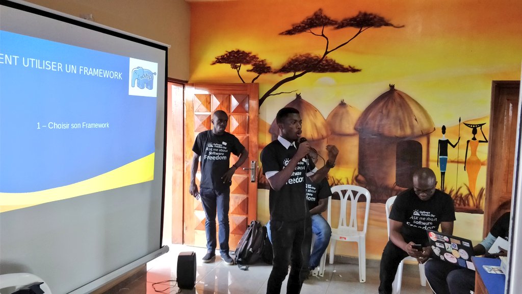 fyouzan's tweet photo. Fête du #logiciellibre : atelier de présentation de #Laravel à la #SFDAbidjan ! #OpenSource https://t.co/SlqYfZYFdx