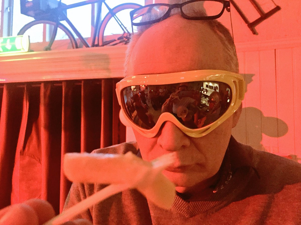 hofhouding's tweet image. psychotische frietje. Hallo, bent u er nog? #apresski #ienisookeenkeer50