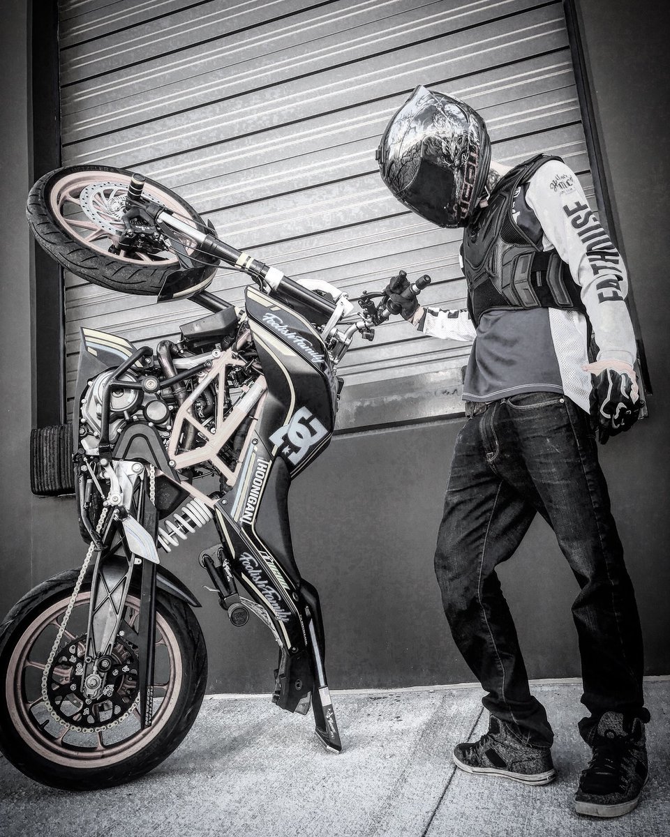 diveink_tattoos's tweet photo. Like and share! #bike #bikelife #twowheeldynasty #yamaha #r6 #honda #trials #stunt #ktm #husqvarna #trackbike #sportbike #dirtdelinquent https://t.co/9maXf19YCK