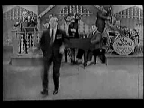 themusicalmuse's tweet image. St. Patrick's Day makes me think of my stepdancing days back in Ontario. Here's my favourite reel: buff.ly/2FGWk3P Happy St. Paddy's Day, everyone! #stepdancing  #fiddling #StPatricksDay