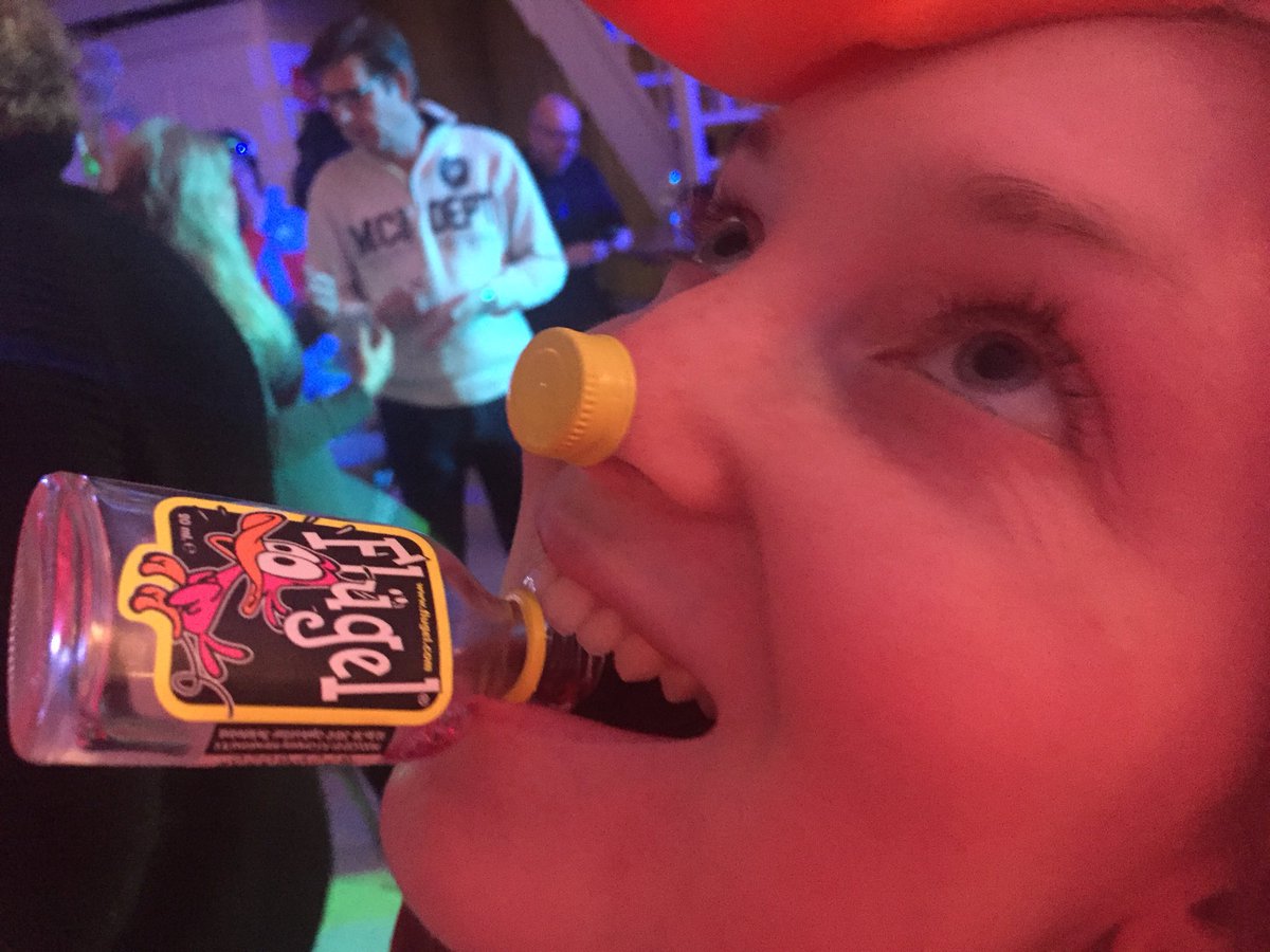 hofhouding's tweet image. En door! #flugel #apresski #afterskiparty #skicafé