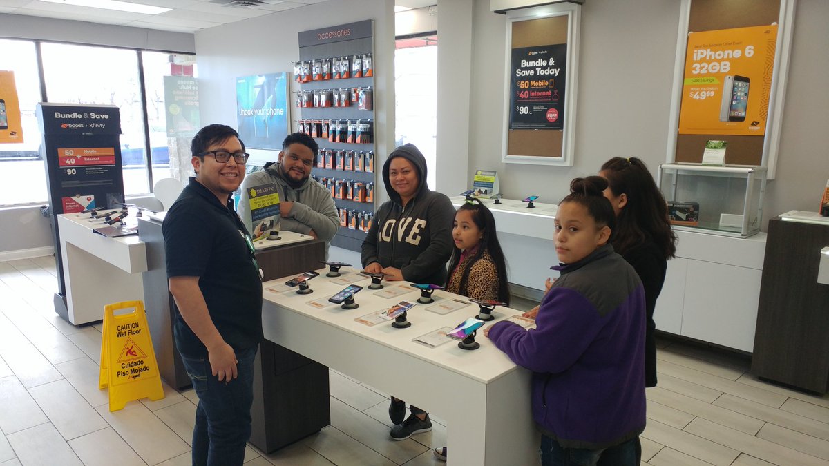 PedersonSprint's tweet image. @dayalasprint1 giving this family some St Patrick's day cheer, signing up 4 for $100! @AmyBoost