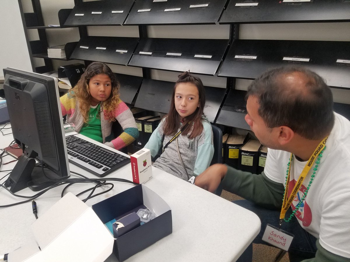 KarlyMoura's tweet photo. 💥Another AWESOME Saturday morning at #InventorsUniversity coding @ThePSF & @scratch! These @SunTerrace1 ☀ girls ROCK!
Love watching amazing teachers Iris, Robyn and TA Braelynn in action. 🤗 #TeamMDUSD
@cherisekhaund @sandykh https://t.co/46Y9YL2k88