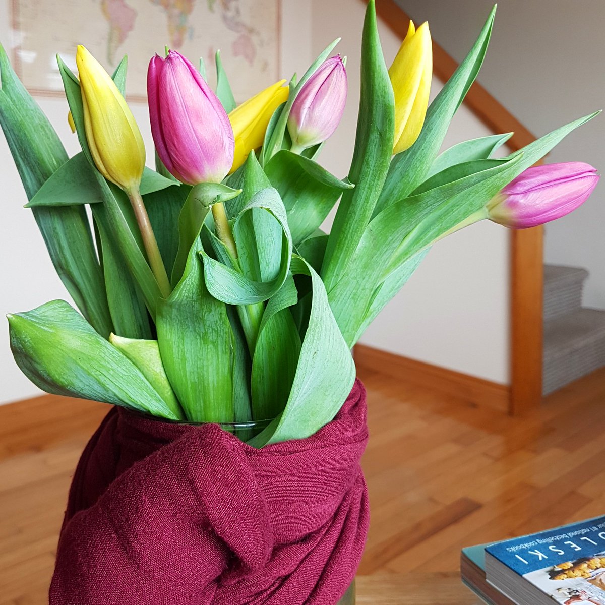 freshdotdigital's tweet photo. A touch of Spring to brighten up the home office. Even techie types like us love a good splash of fresh colour to brighten things up! ;) https://t.co/scxNtJz78H