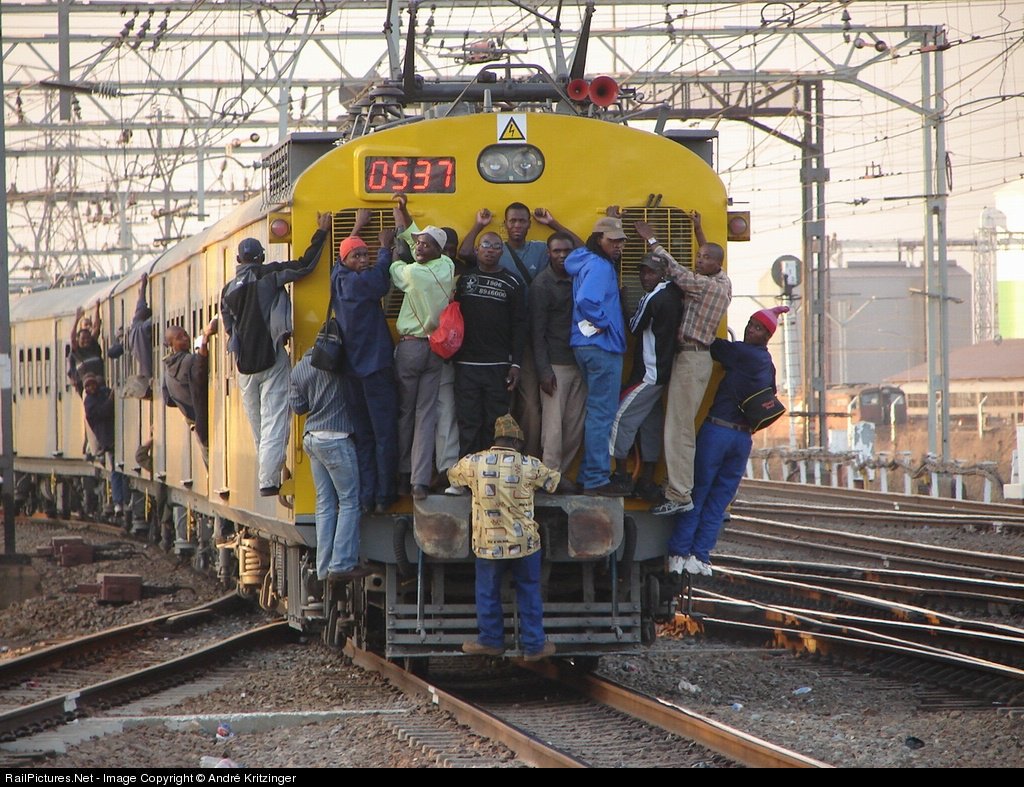 #PitoriFollowTrain
#FollowAPretorian 

Follow who ever RTs

Ao push push push
Pusha dae deng! 🔥🙆🏽‍♀️