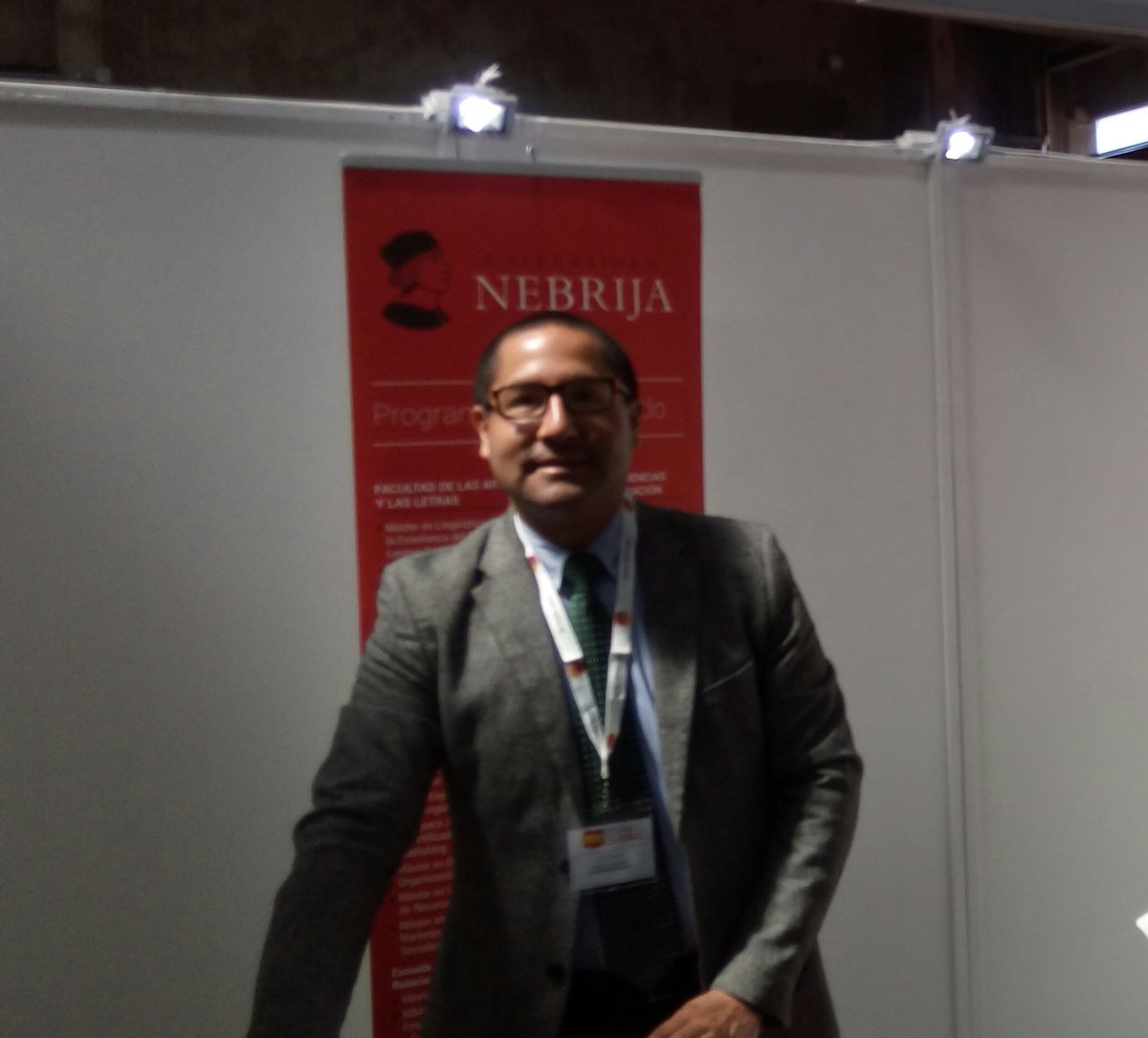 RafaelMinauro's tweet photo. Sabado de feria, presentando @Nebrija a una multitud de brillantes estudiantes colombianos en I Estudiar en España https://t.co/TweV0XGKJo