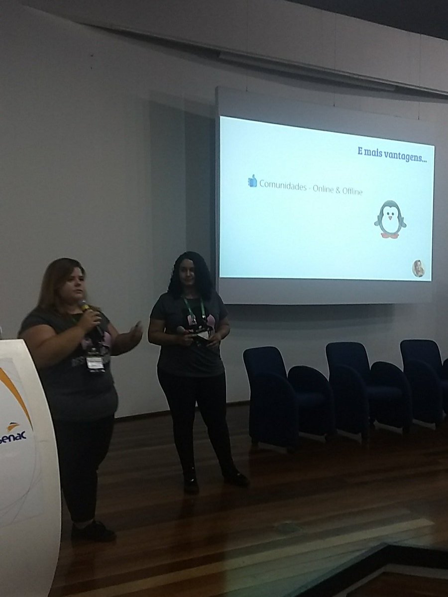 devdayrs's tweet image. @littlejuh_ e Thaiane Braga falando sobre #SocialCoding no #DevDayRS!