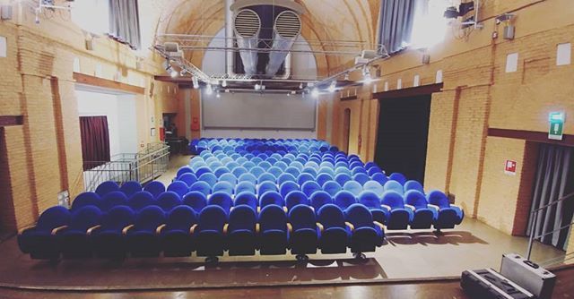 E stasera in questo splendido gioiellino a #medicina provincia di Bologna. Esporrò anche la mia teoria delle donne aliene che spiegherebbe anche il perché non gli arrivi mai il sangue alle mani e i piedi. Loro dicono mano fredde cuore caldo, io dico mani… ift.tt/2pkTTJe